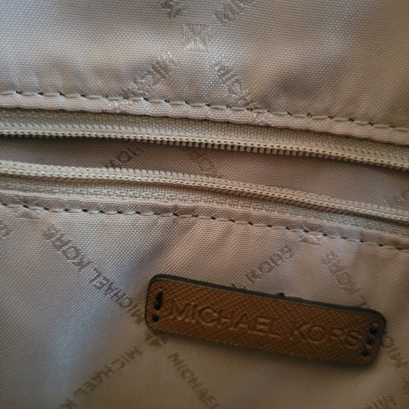 Michael Kors Cindy Dome Large crossbody - Picture 5 of 7